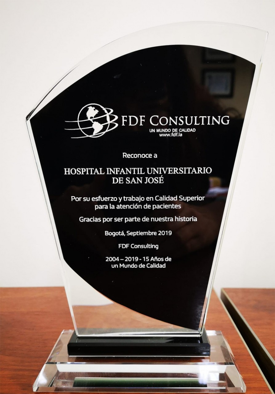 Reconocimiento de la firma FDF Consulting &quot;Por su esfuerzo y trabajo en Calidad Superior para la atención de pacientes&quot;